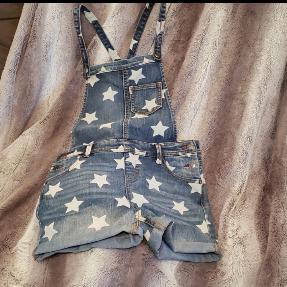 Girls Jean Shortalls Excellent condition w/stars